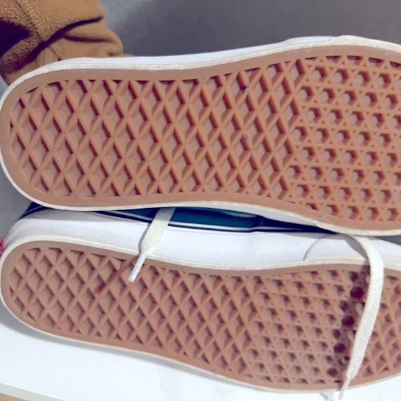 Vans - Picture 6 of 6